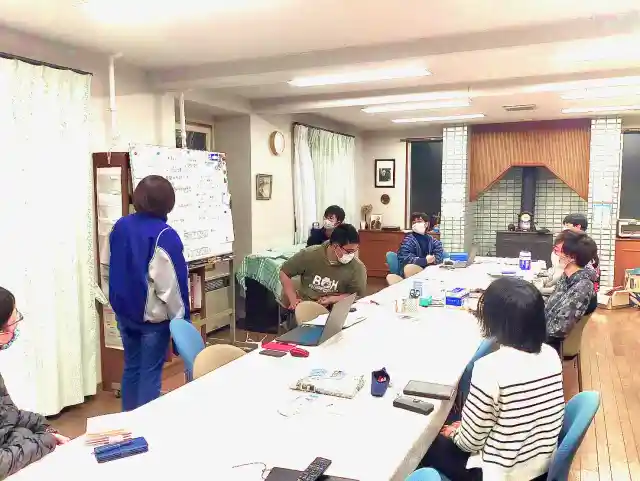 東北大学YMCA渓水寮で行われる寮生総会の様子