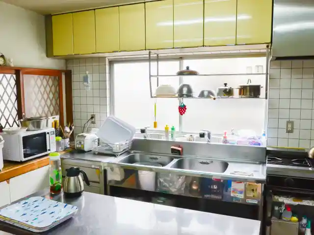 渓水寮の台所は炊飯器や食器、コンロがあり食事を作れます。
